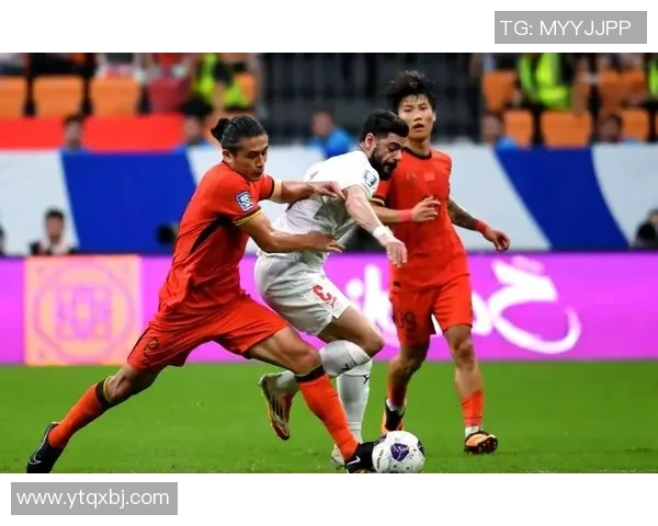 重庆足球队在世界杯中的耐力表现引发热议展现出顽强拼搏精神与团队合作能力